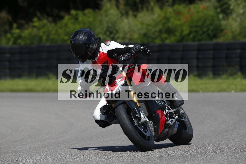 /Archiv-2024/29 12.06.2024 MOTO.CH Track Day ADR/Gruppe blau/71